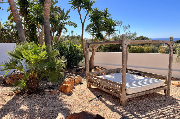Elegant 4-bedroom villa near Cala Conta