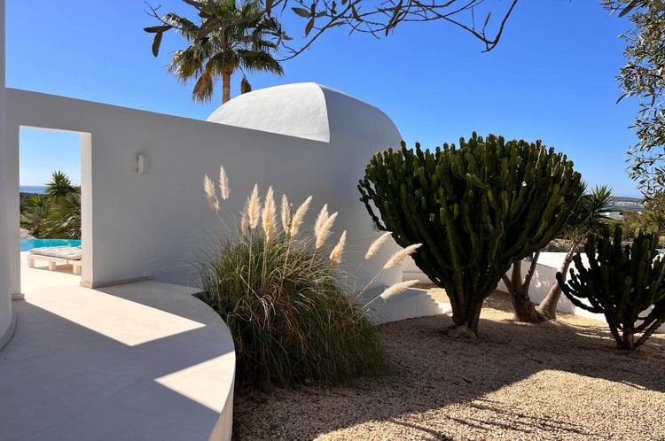 Elegant 4-bedroom villa near Cala Conta