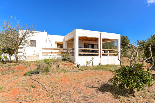 Spacious Finca with 3 Bedrooms and Huge Potential, Santa Gertrudis