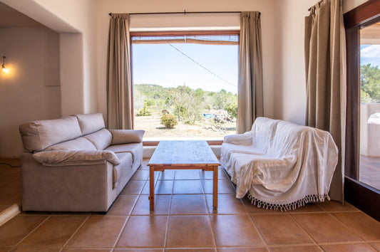 Spacious Finca with 3 Bedrooms and Huge Potential, Santa Gertrudis