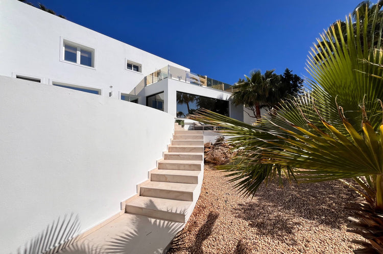 Elegant 4-bedroom villa near Cala Conta