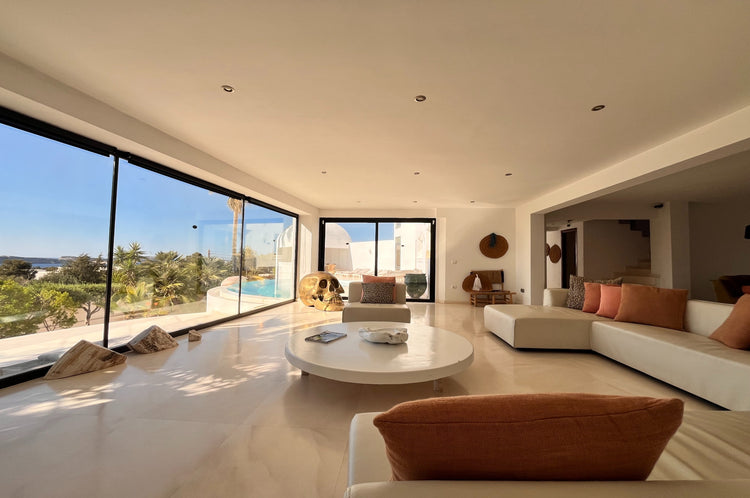 Elegant 4-bedroom villa near Cala Conta