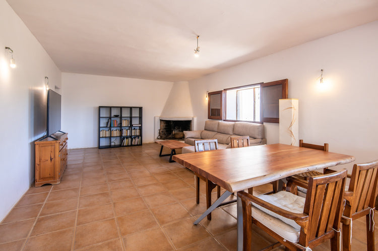 Spacious Finca with 3 Bedrooms and Huge Potential, Santa Gertrudis
