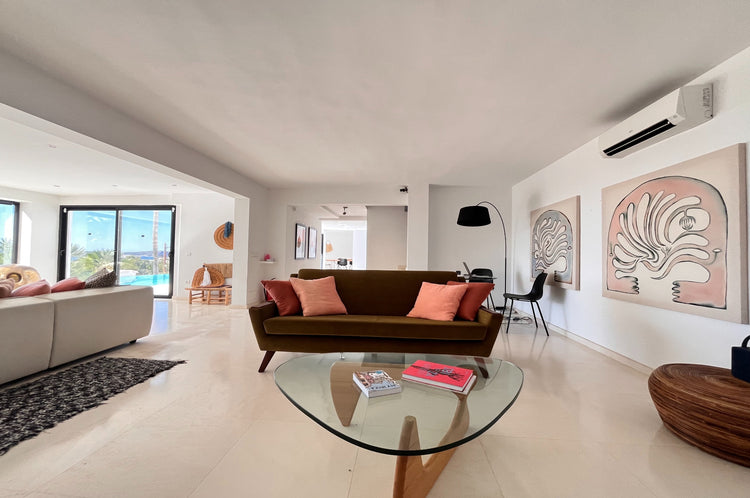 Elegant 4-bedroom villa near Cala Conta