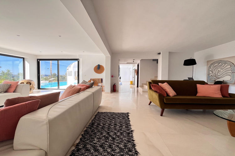 Elegant 4-bedroom villa near Cala Conta
