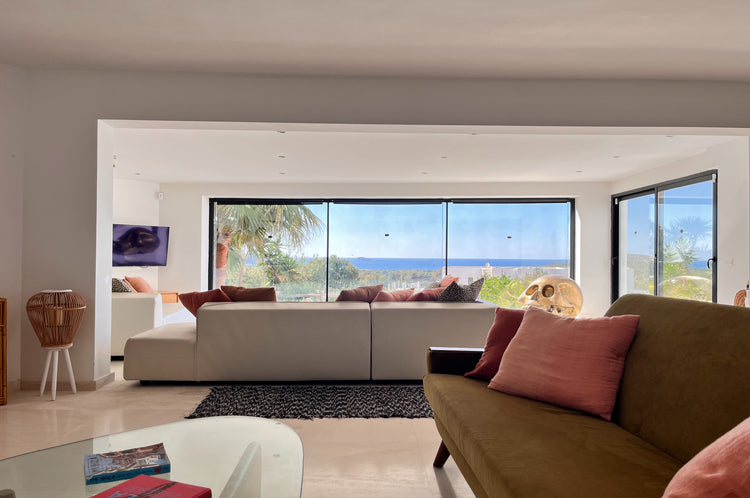 Elegant 4-bedroom villa near Cala Conta