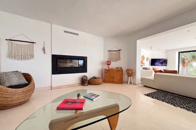 Elegant 4-bedroom villa near Cala Conta