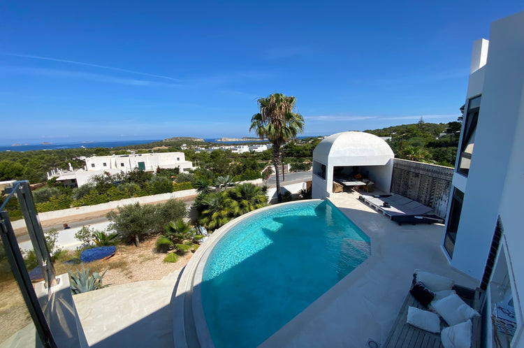 Elegant 4-bedroom villa near Cala Conta