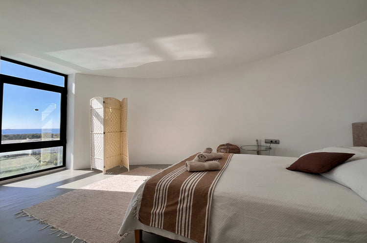 Elegant 4-bedroom villa near Cala Conta