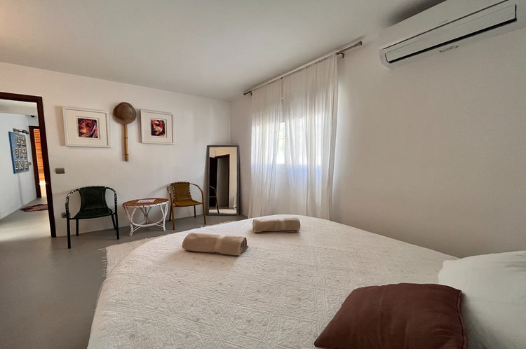 Elegant 4-bedroom villa near Cala Conta