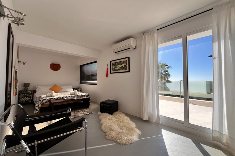 Elegant 4-bedroom villa near Cala Conta