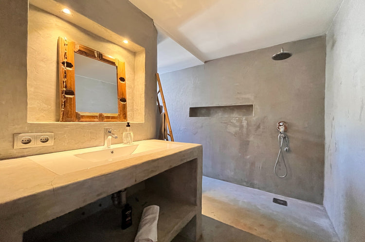 Elegant 4-bedroom villa near Cala Conta