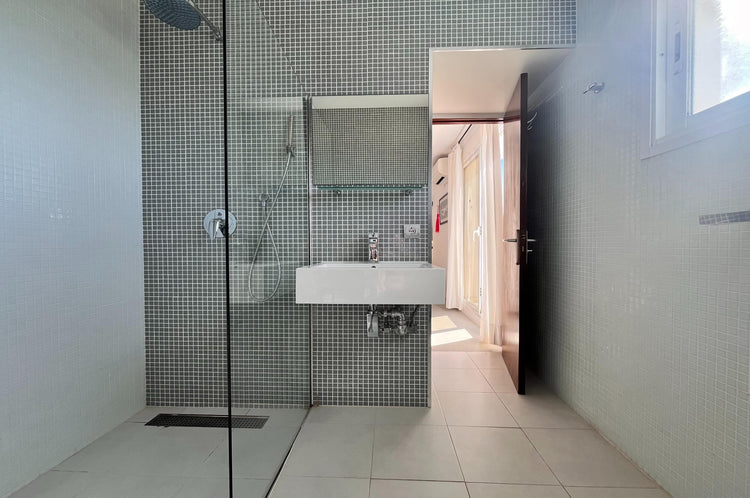 Elegant 4-bedroom villa near Cala Conta