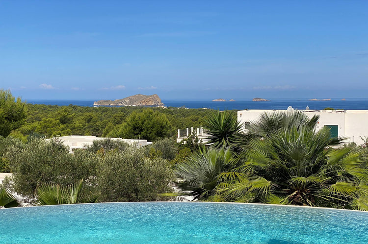 Elegant 4-bedroom villa near Cala Conta