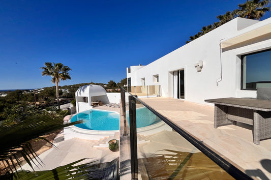 Elegant 4-bedroom villa near Cala Conta