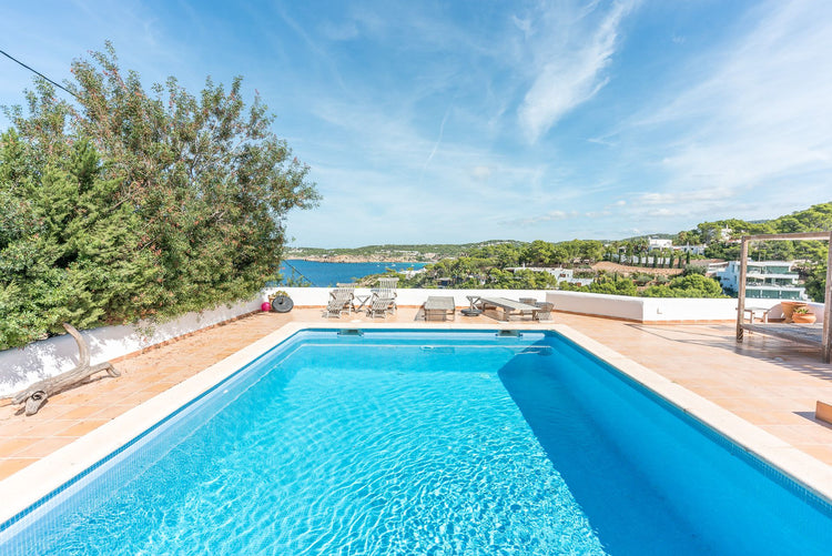 Substantial villa near the pretty beach of Cala Moli