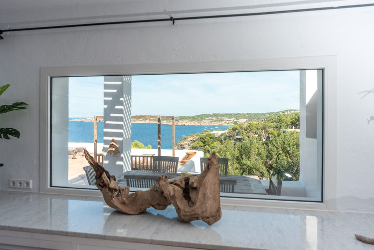Substantial villa near the pretty beach of Cala Moli