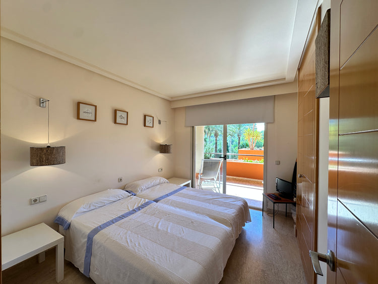 Spacious apartment with magnificent terrace, Roca Llisa