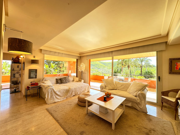 Spacious apartment with magnificent terrace, Roca Llisa