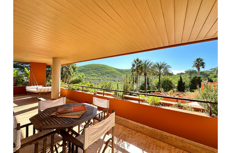 Spacious apartment with magnificent terrace, Roca Llisa