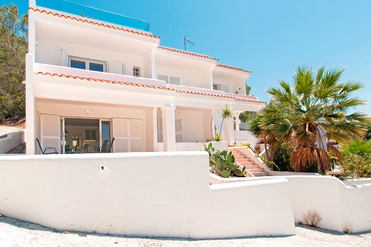 Modern 2-bedroom Villa with Sea Views, San Jose