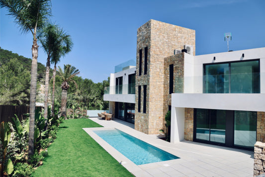Contemporary property set in the exclusive Roca Lisa area