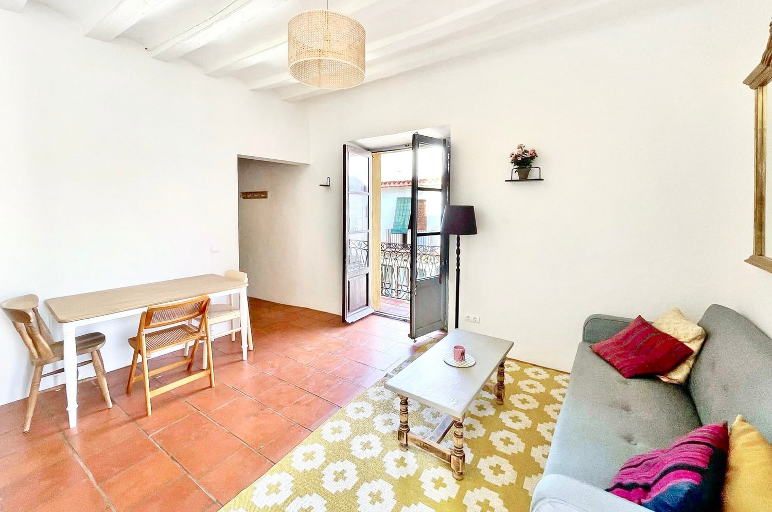 Charming 2-Bedroom Flat in Ibiza's Marina