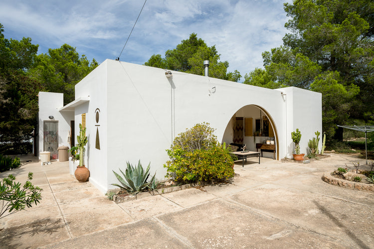 Charming 3-bedroom house with potential to extend, Cala de Bou