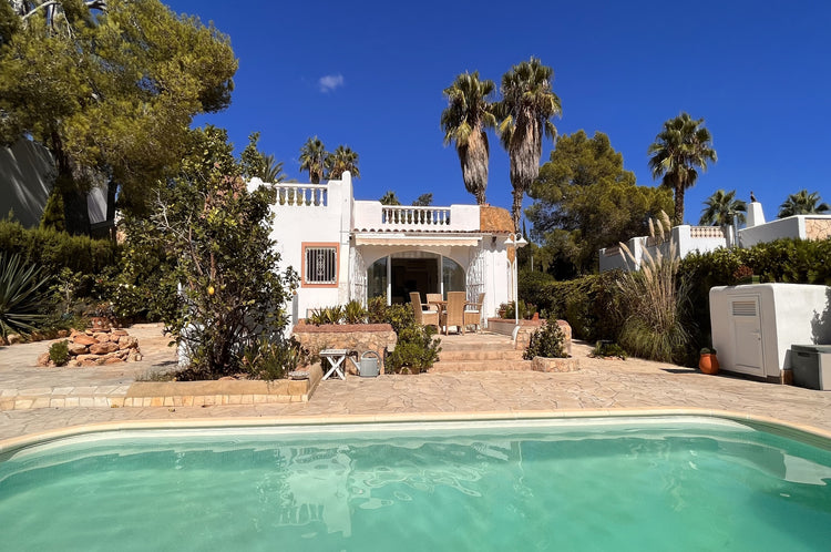 Charming villa in peaceful area near beaches, Cala Nova