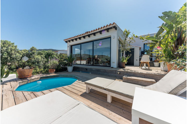 Bright, stylish and boutique: 2-bedroom villa near Cala Vadella